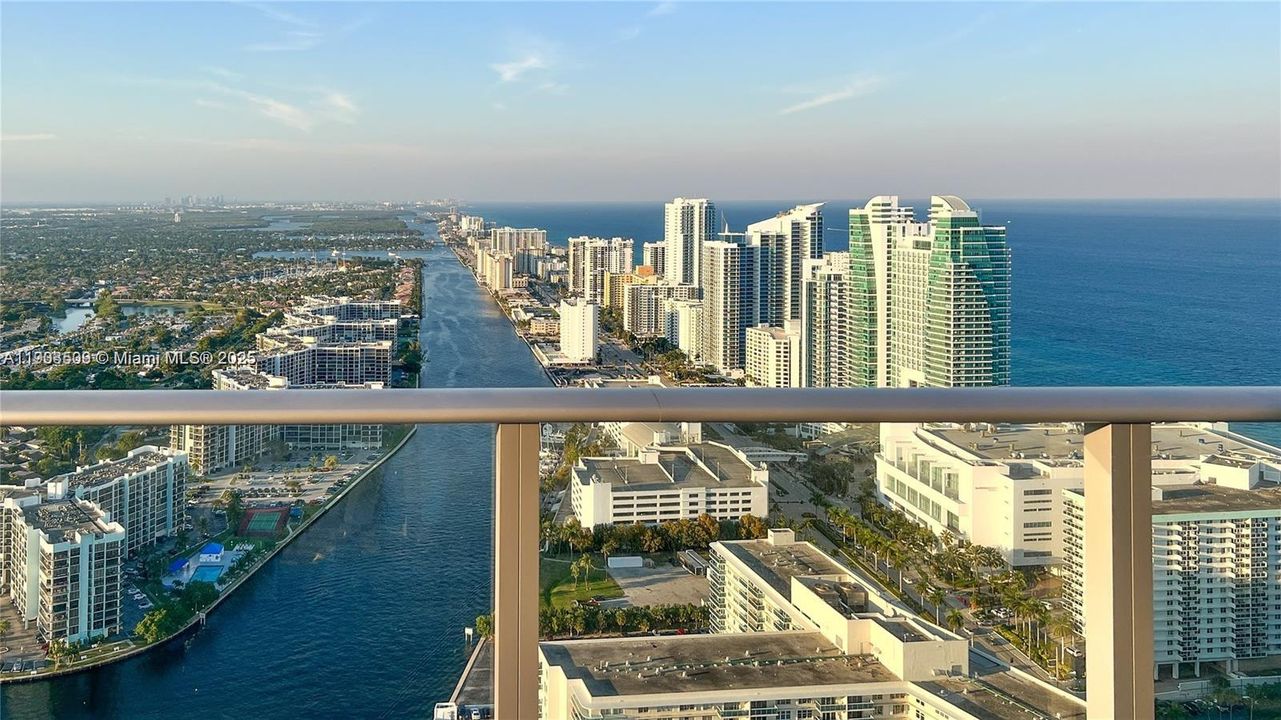 For Sale: $1,145,000 (2 beds, 2 baths, 1083 Square Feet)