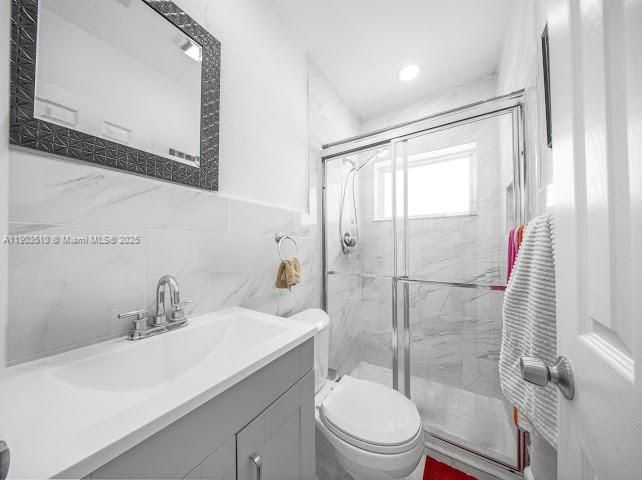 На продажу: $629,900 (4 спален, 2 ванн, 1200 Квадратных фут)