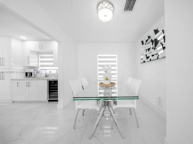 На продажу: $629,900 (4 спален, 2 ванн, 1200 Квадратных фут)