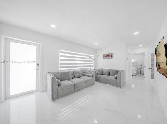 На продажу: $629,900 (4 спален, 2 ванн, 1200 Квадратных фут)