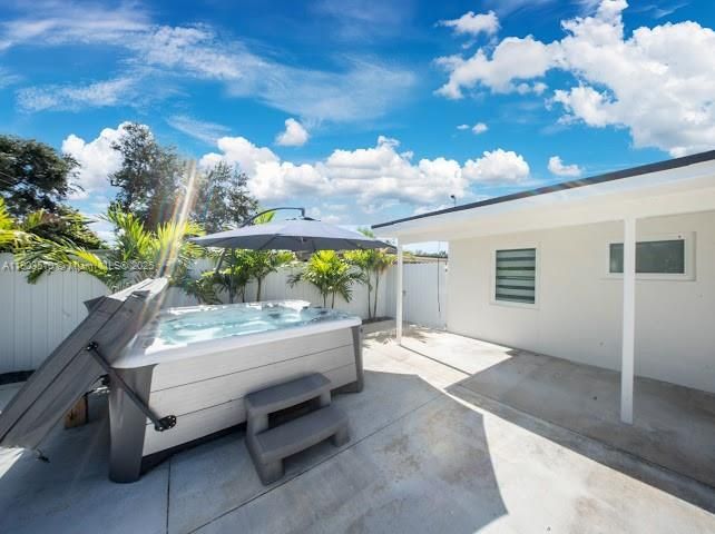 На продажу: $629,900 (4 спален, 2 ванн, 1200 Квадратных фут)