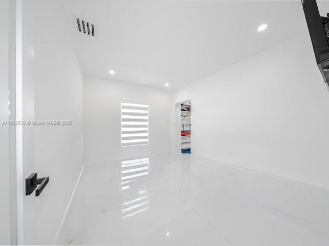 На продажу: $629,900 (4 спален, 2 ванн, 1200 Квадратных фут)