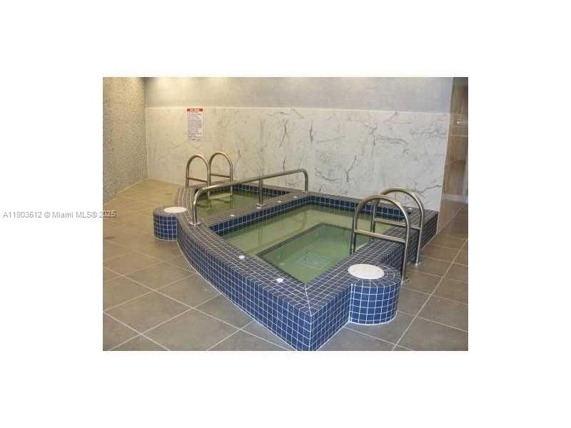 Recently Rented: $2,600 (0 beds, 1 baths, 632 Square Feet)