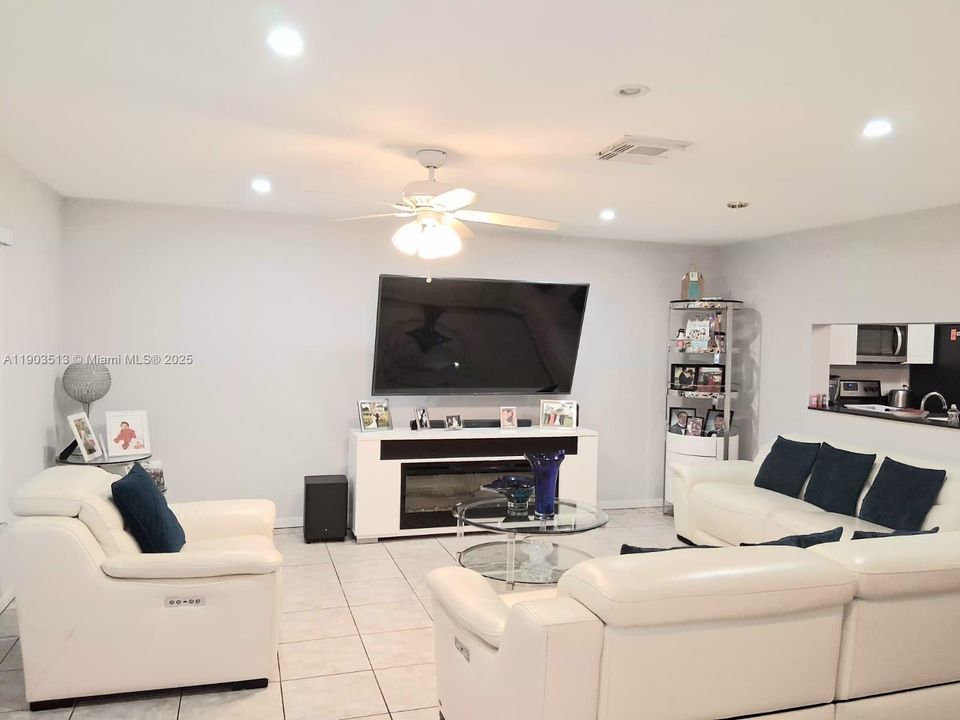 For Sale: $499,500 (3 beds, 2 baths, 1635 Square Feet)