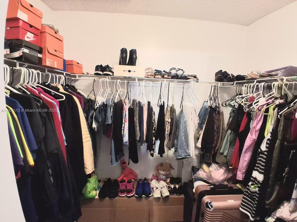 For Sale: $499,500 (3 beds, 2 baths, 1635 Square Feet)