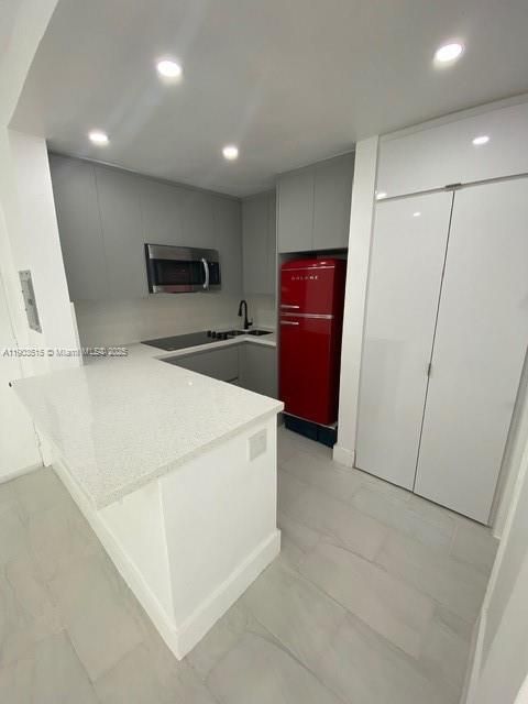 Recently Rented: $1,700 (0 beds, 1 baths, 275 Square Feet)