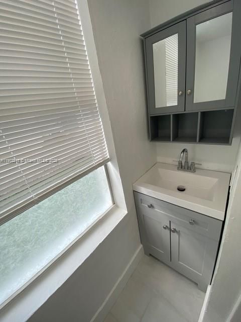 Recently Rented: $1,700 (0 beds, 1 baths, 275 Square Feet)