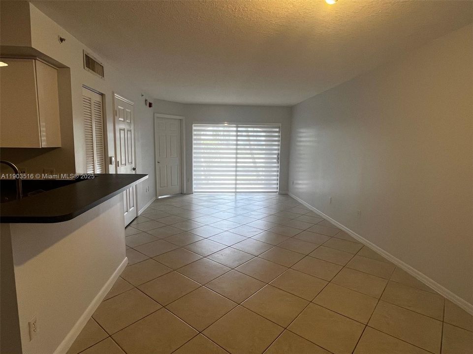 Active With Contract: $1,900 (1 beds, 1 baths, 793 Square Feet)