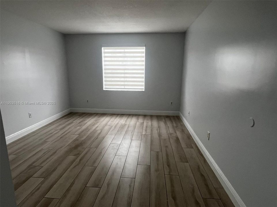 Active With Contract: $1,900 (1 beds, 1 baths, 793 Square Feet)