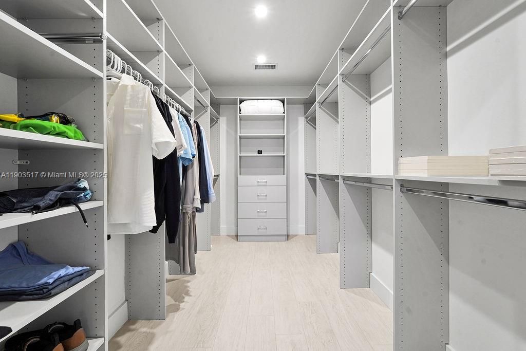 На продажу: $2,495,000 (4 спален, 4 ванн, 4043 Квадратных фут)