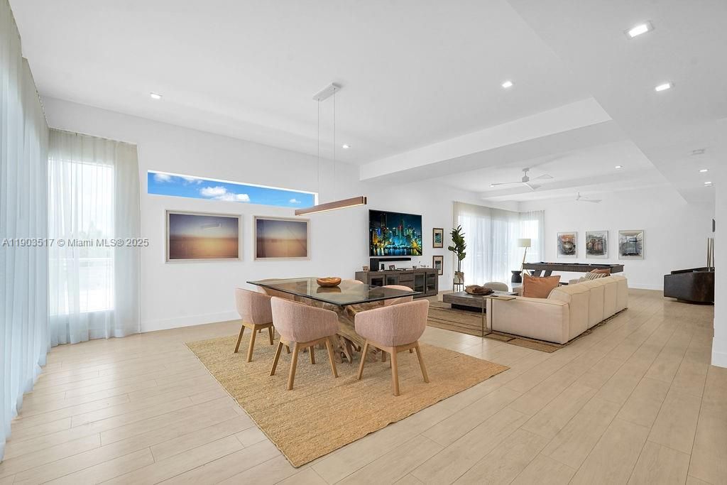 На продажу: $2,495,000 (4 спален, 4 ванн, 4043 Квадратных фут)