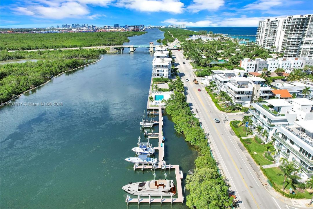 На продажу: $2,495,000 (4 спален, 4 ванн, 4043 Квадратных фут)