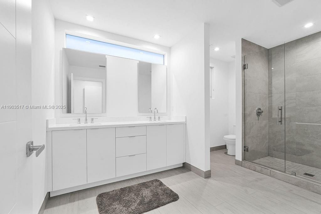 На продажу: $2,495,000 (4 спален, 4 ванн, 4043 Квадратных фут)