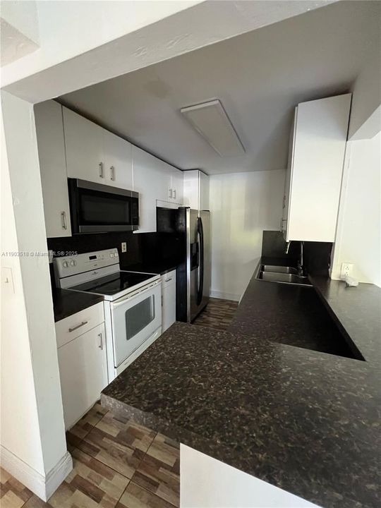 Recently Rented: $2,000 (2 beds, 1 baths, 891 Square Feet)