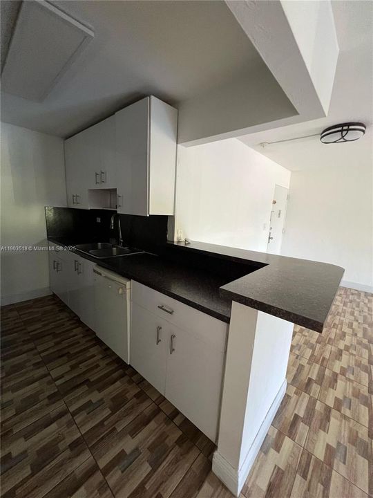 Recently Rented: $2,000 (2 beds, 1 baths, 891 Square Feet)