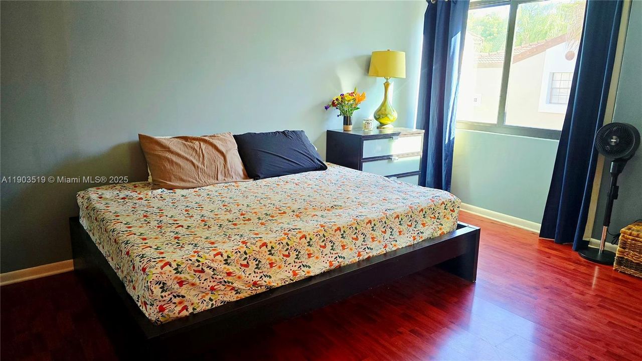 For Sale: $410,000 (2 beds, 2 baths, 1078 Square Feet)