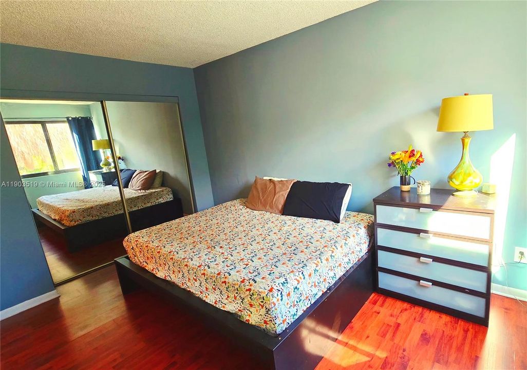 For Sale: $410,000 (2 beds, 2 baths, 1078 Square Feet)