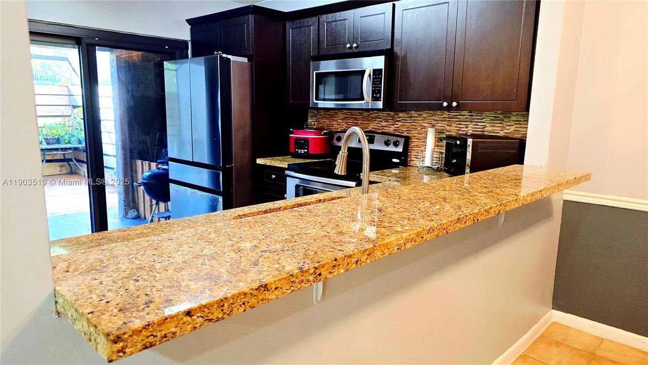 For Sale: $410,000 (2 beds, 2 baths, 1078 Square Feet)