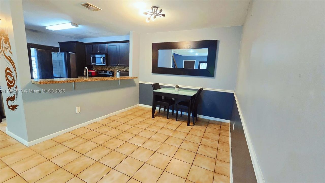 For Sale: $410,000 (2 beds, 2 baths, 1078 Square Feet)