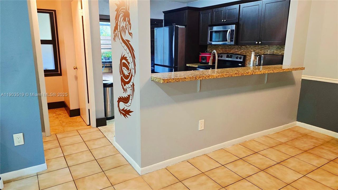 For Sale: $410,000 (2 beds, 2 baths, 1078 Square Feet)