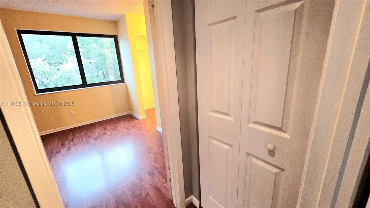 For Sale: $410,000 (2 beds, 2 baths, 1078 Square Feet)