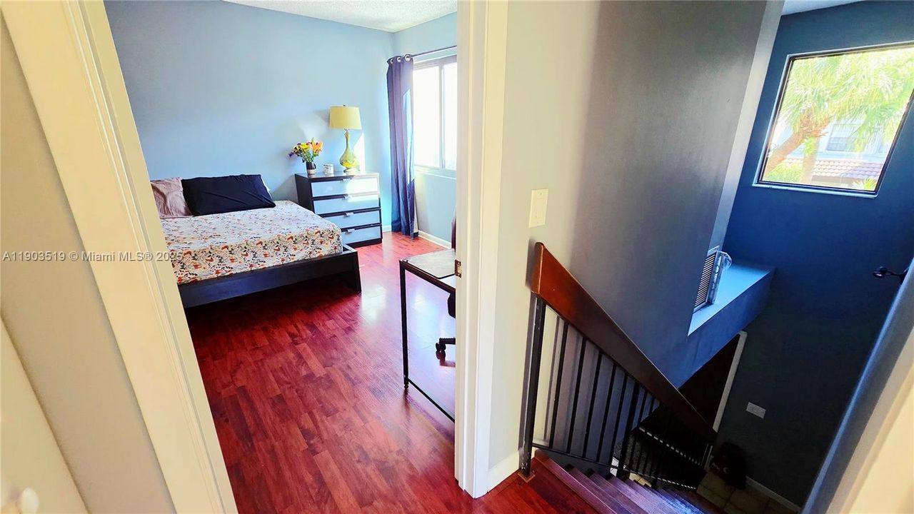 For Sale: $410,000 (2 beds, 2 baths, 1078 Square Feet)