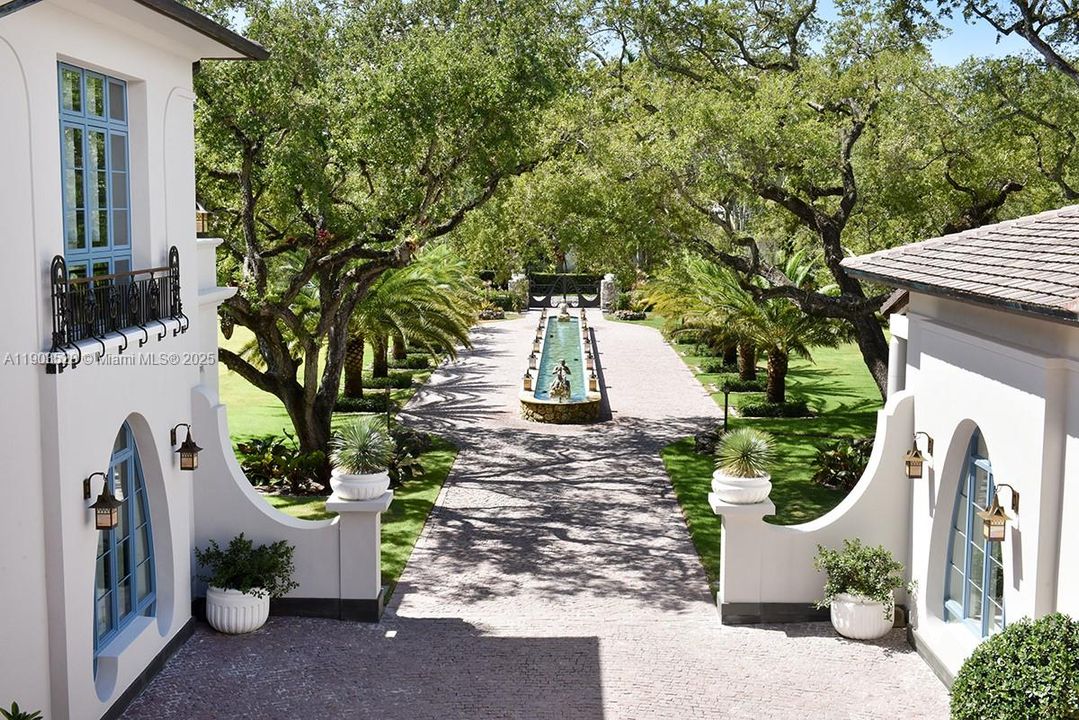 For Sale: $22,500,000 (8 beds, 7 baths, 12023 Square Feet)