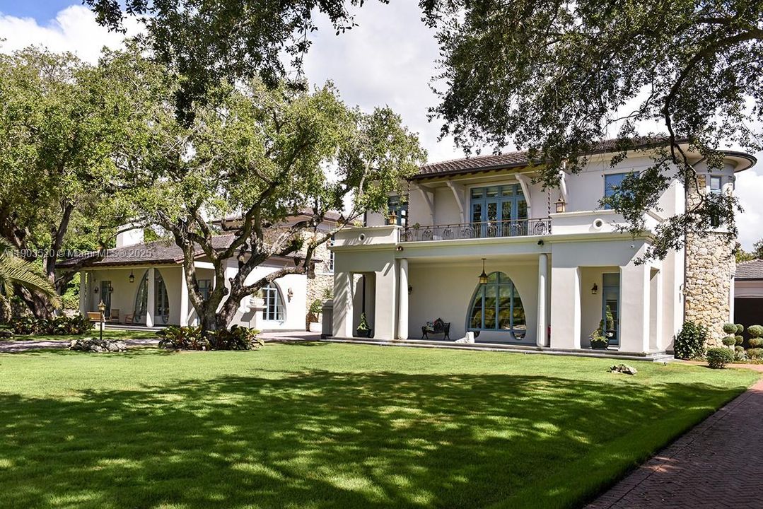 For Sale: $22,500,000 (8 beds, 7 baths, 12023 Square Feet)