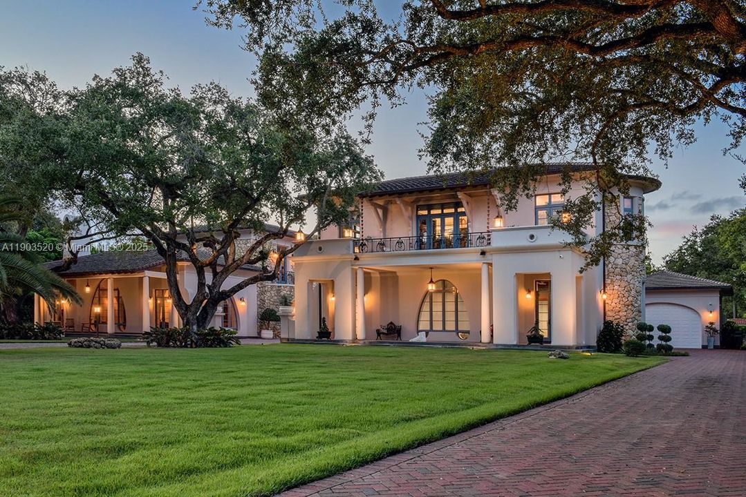 For Sale: $22,500,000 (8 beds, 7 baths, 12023 Square Feet)