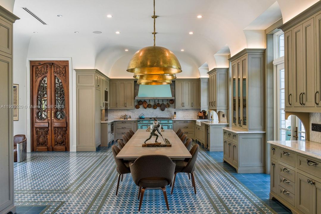 For Sale: $22,500,000 (8 beds, 7 baths, 12023 Square Feet)