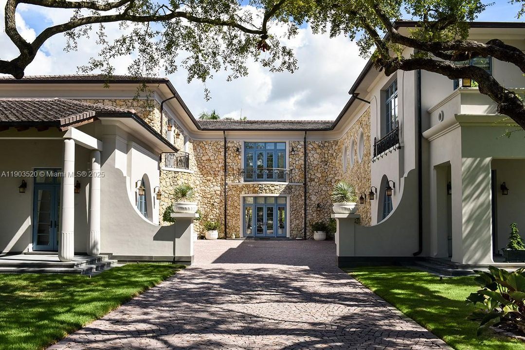 For Sale: $22,500,000 (8 beds, 7 baths, 12023 Square Feet)