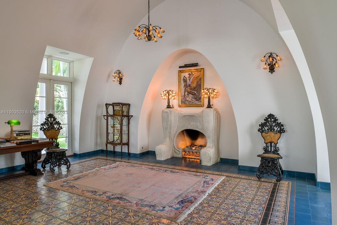 For Sale: $22,500,000 (8 beds, 7 baths, 12023 Square Feet)