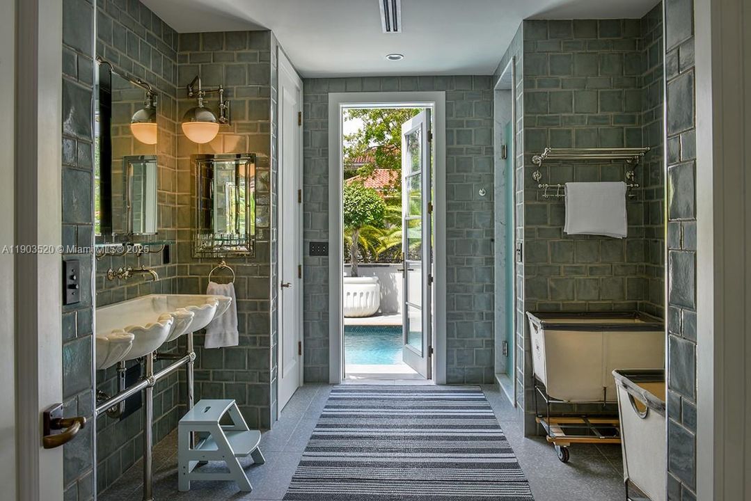 For Sale: $22,500,000 (8 beds, 7 baths, 12023 Square Feet)