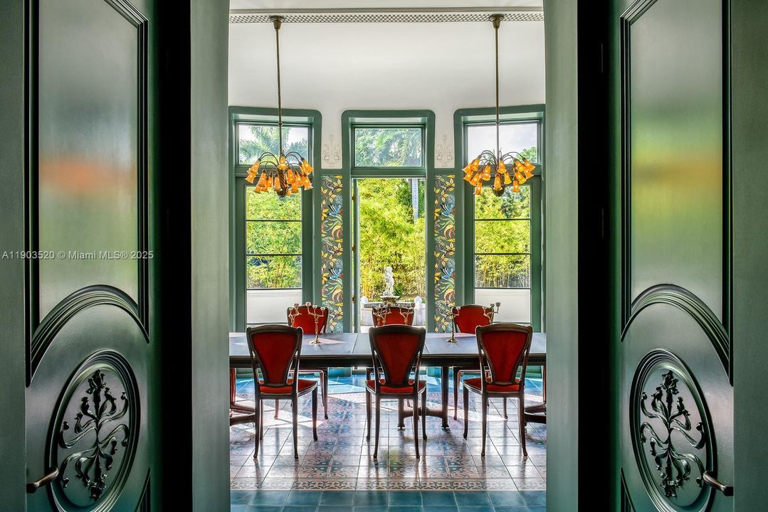 For Sale: $22,500,000 (8 beds, 7 baths, 12023 Square Feet)