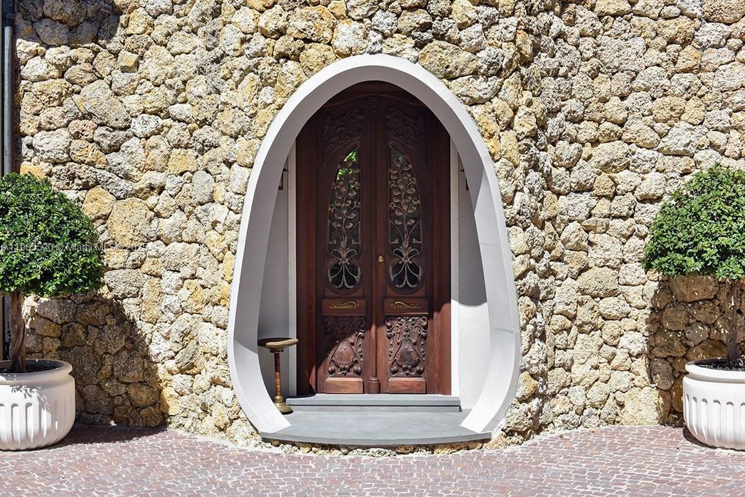 For Sale: $22,500,000 (8 beds, 7 baths, 12023 Square Feet)