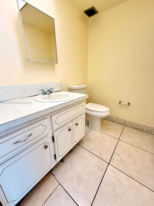 出租: $1,350 (1 贝兹, 1 浴室, 780 平方英尺)