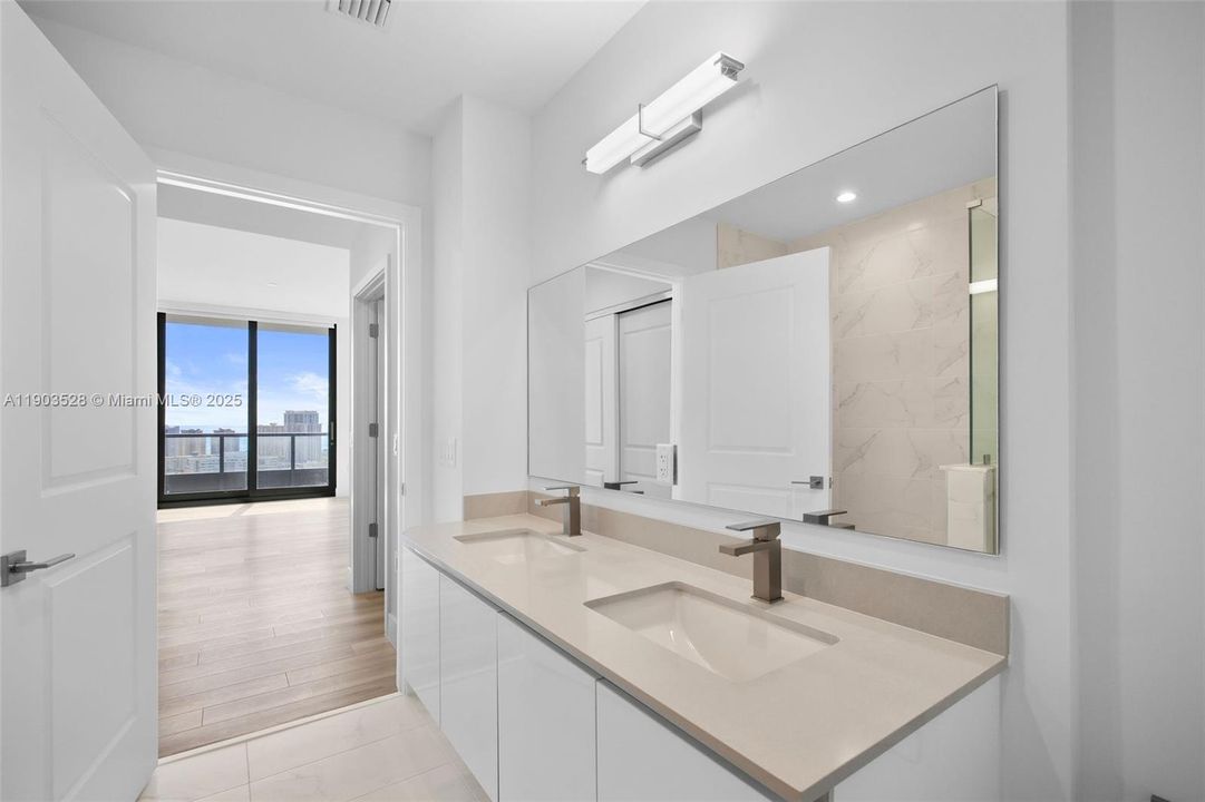 For Rent: $4,438 (2 beds, 2 baths, 1185 Square Feet)