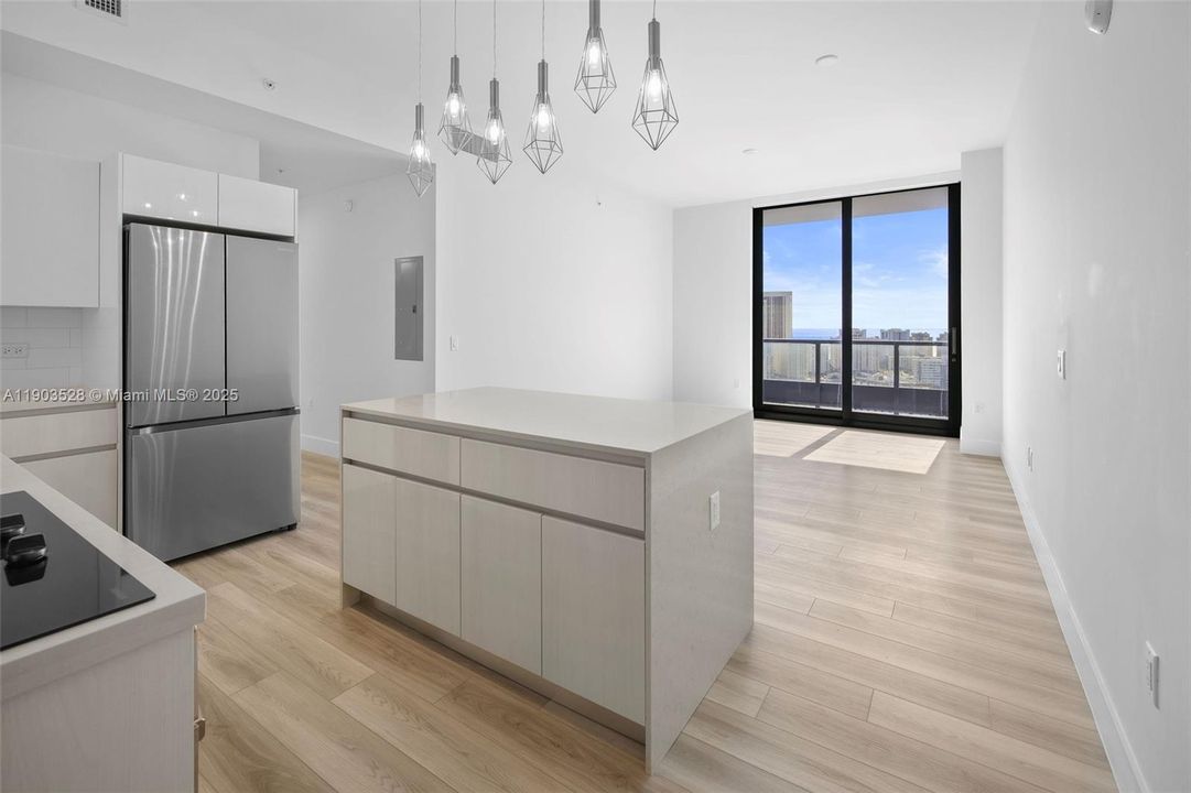 For Rent: $4,438 (2 beds, 2 baths, 1185 Square Feet)