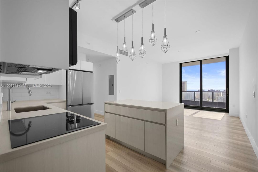 For Rent: $4,438 (2 beds, 2 baths, 1185 Square Feet)