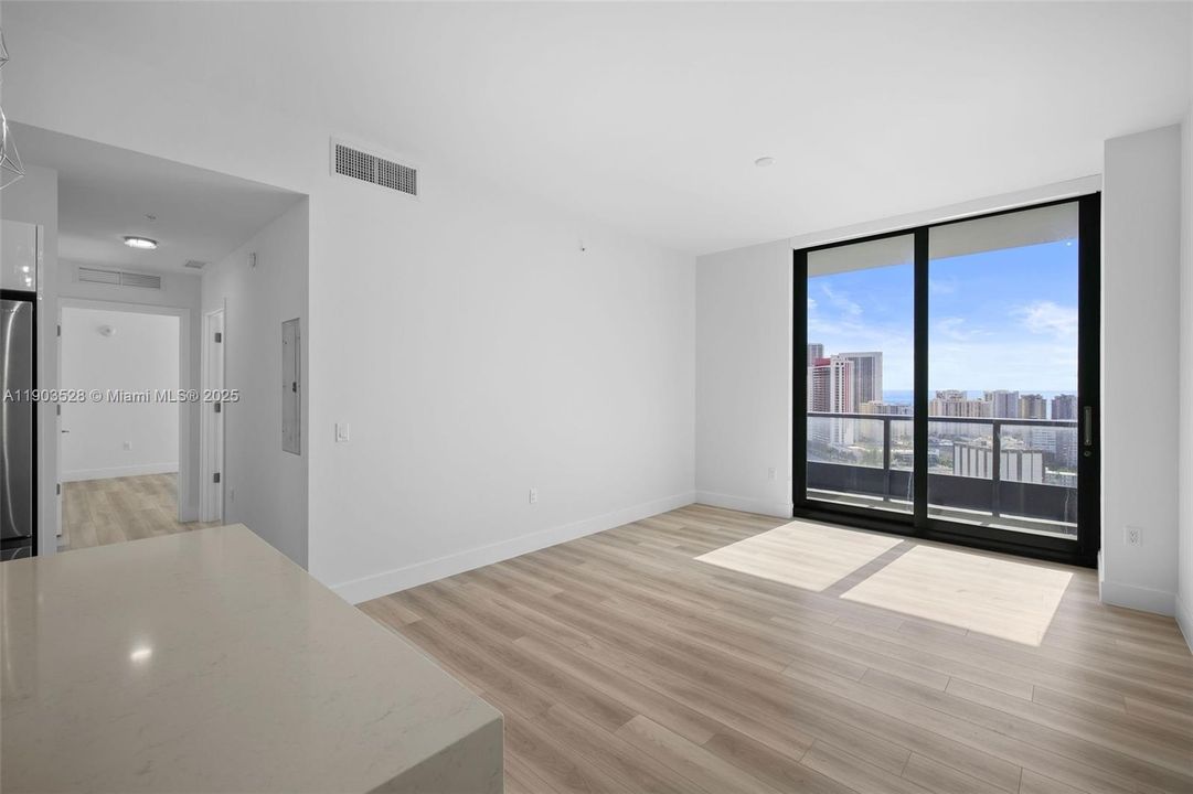 For Rent: $4,438 (2 beds, 2 baths, 1185 Square Feet)