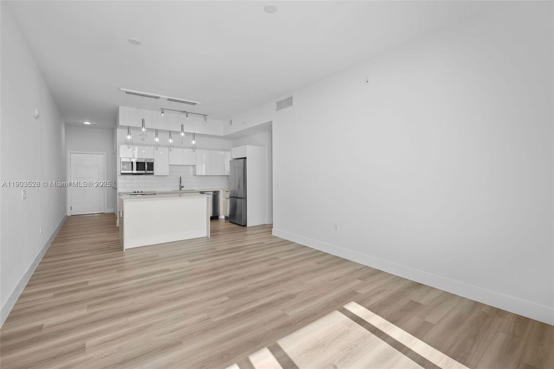 For Rent: $4,438 (2 beds, 2 baths, 1185 Square Feet)