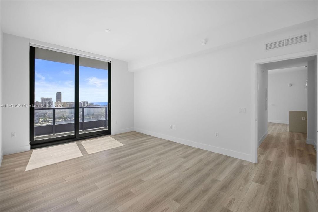 For Rent: $4,438 (2 beds, 2 baths, 1185 Square Feet)