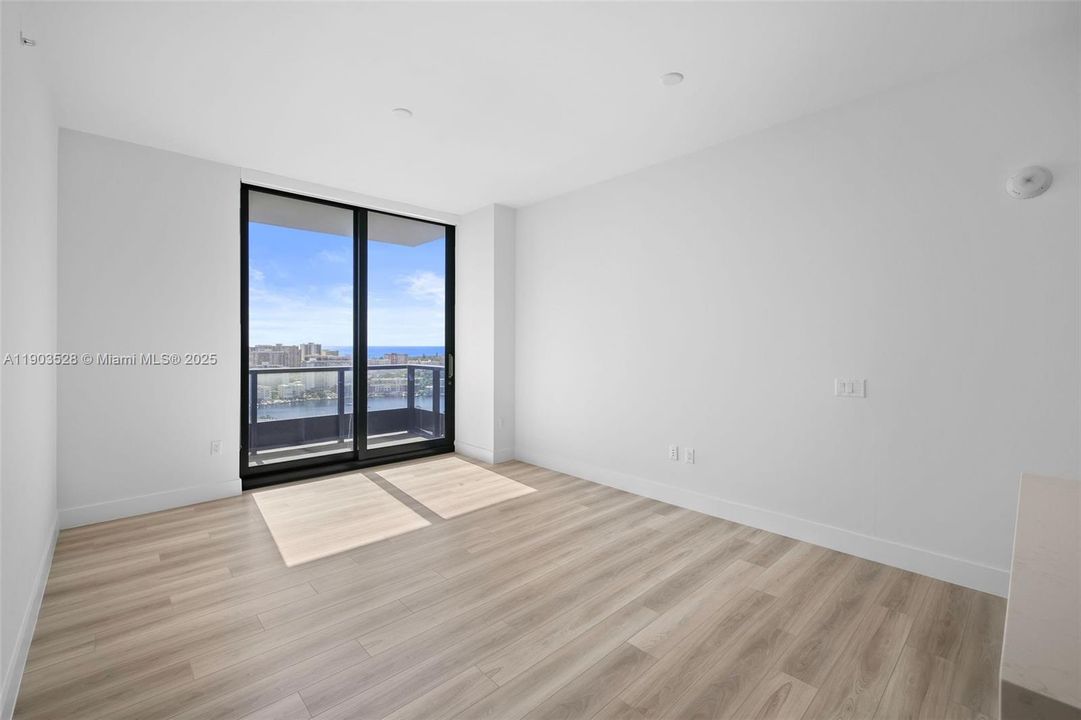 For Rent: $4,438 (2 beds, 2 baths, 1185 Square Feet)