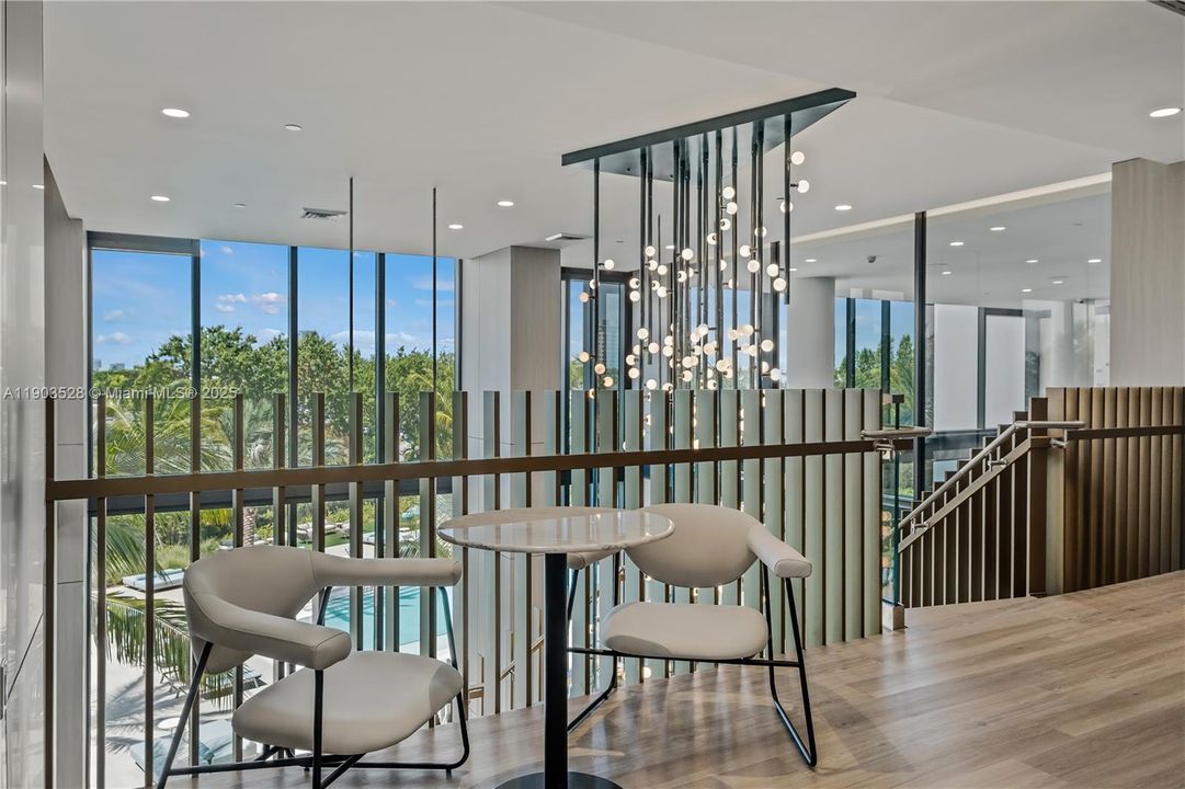 For Rent: $4,438 (2 beds, 2 baths, 1185 Square Feet)