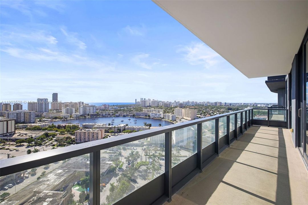 For Rent: $4,438 (2 beds, 2 baths, 1185 Square Feet)