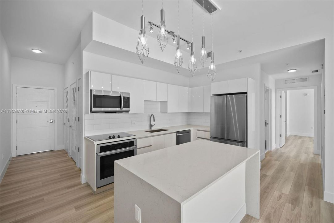 For Rent: $4,438 (2 beds, 2 baths, 1185 Square Feet)