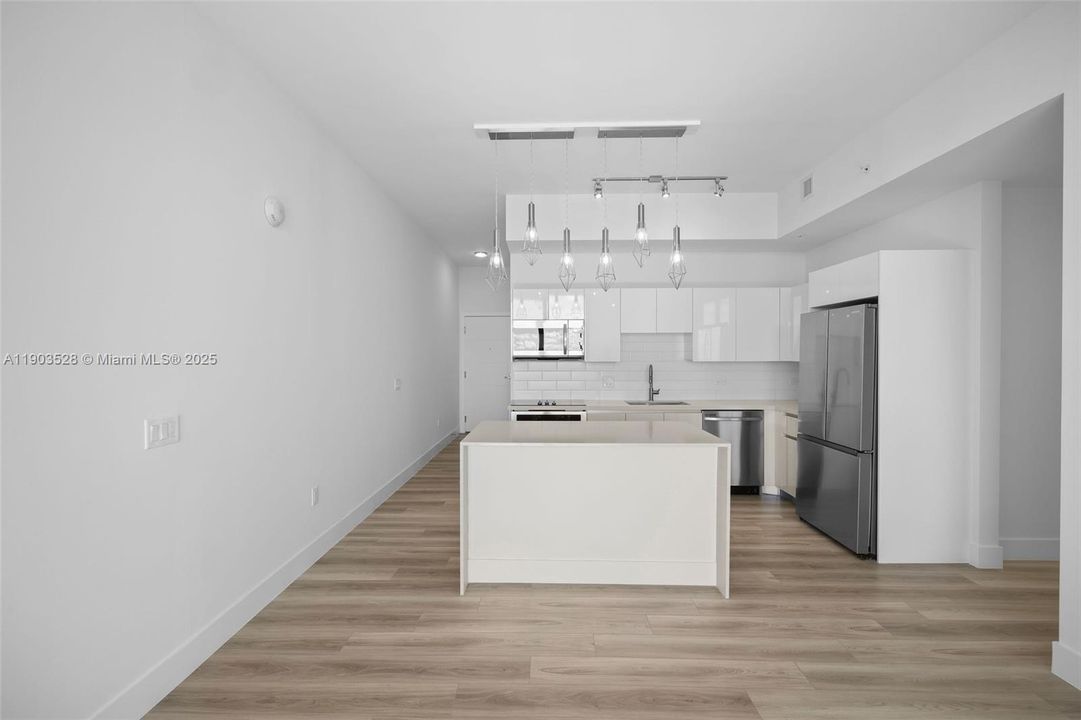 For Rent: $4,438 (2 beds, 2 baths, 1185 Square Feet)