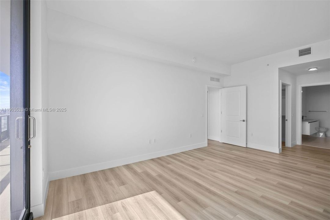For Rent: $4,438 (2 beds, 2 baths, 1185 Square Feet)