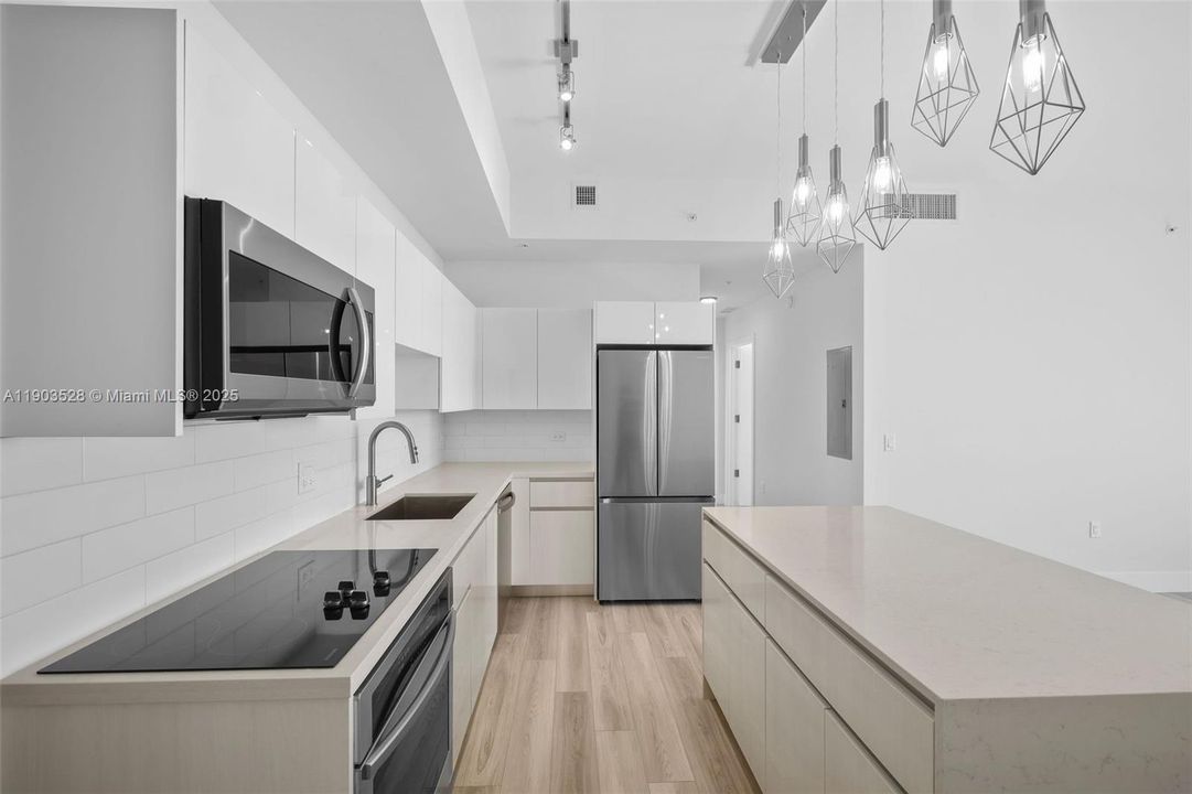 For Rent: $4,438 (2 beds, 2 baths, 1185 Square Feet)