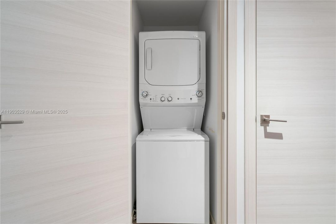 For Rent: $9,000 (3 beds, 4 baths, 1705 Square Feet)